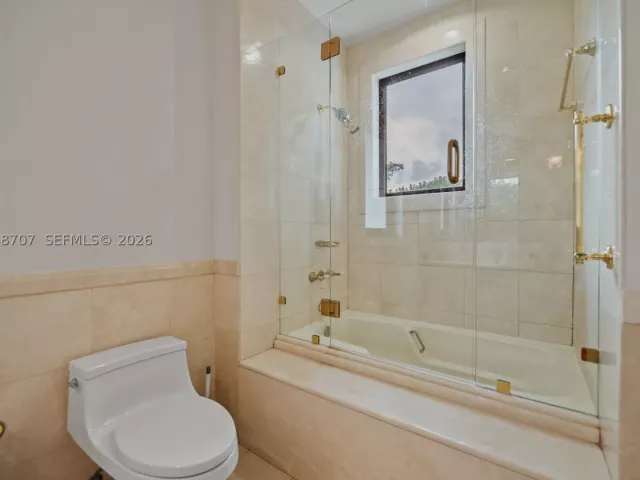 7-bedroom home for sale in Coral Gables - 7701 Old Cutler Rd - MondialRealty
