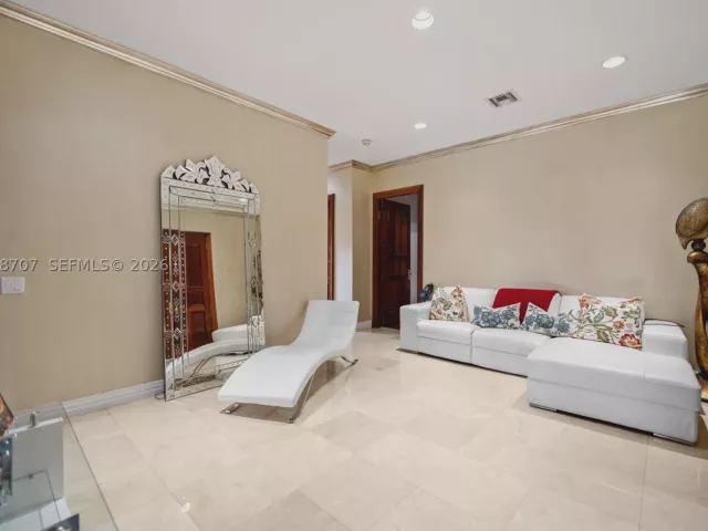 7-bedroom home for sale in Coral Gables - 7701 Old Cutler Rd - MondialRealty
