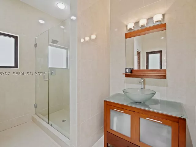 7-bedroom home for sale in Coral Gables - 7701 Old Cutler Rd - MondialRealty
