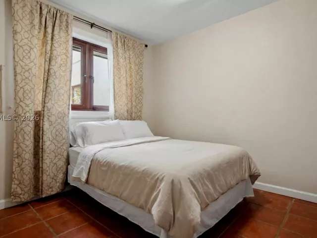 7-bedroom home for sale in Coral Gables - 7701 Old Cutler Rd - MondialRealty
