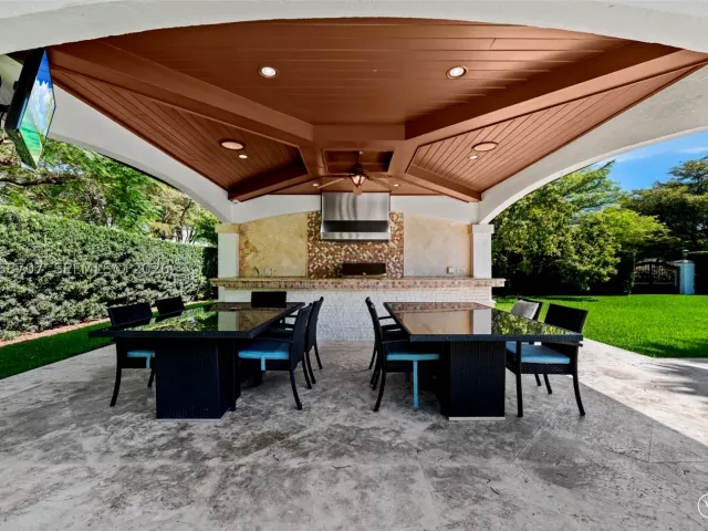 7-bedroom home for sale in Coral Gables - 7701 Old Cutler Rd - MondialRealty