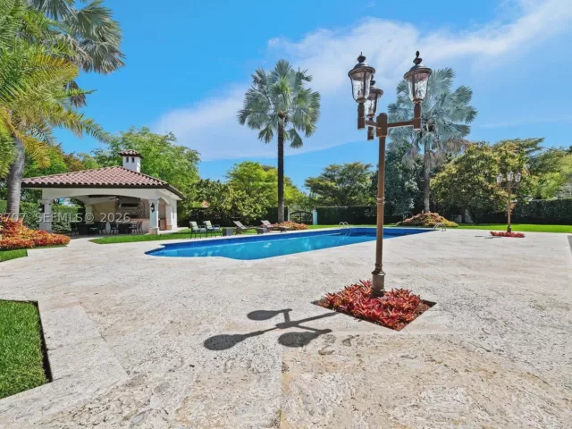 7-bedroom home for sale in Coral Gables - 7701 Old Cutler Rd - MondialRealty