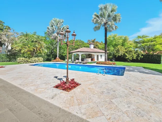 7-bedroom home for sale in Coral Gables - 7701 Old Cutler Rd - MondialRealty