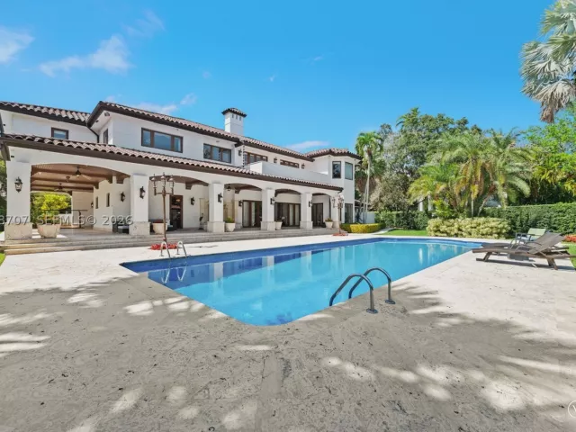 7-bedroom home for sale in Coral Gables - 7701 Old Cutler Rd - MondialRealty