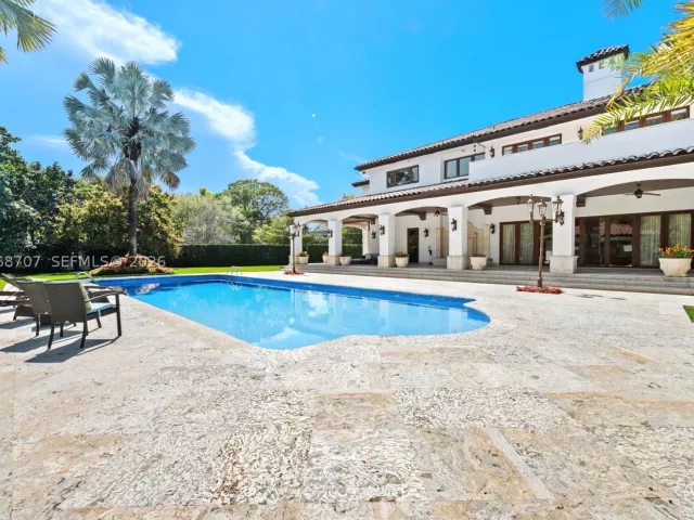 7-bedroom home for sale in Coral Gables - 7701 Old Cutler Rd - MondialRealty