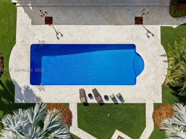 7-bedroom home for sale in Coral Gables - 7701 Old Cutler Rd - MondialRealty