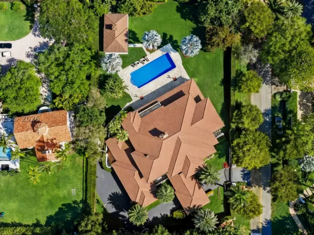 7-bedroom home for sale in Coral Gables - 7701 Old Cutler Rd - MondialRealty