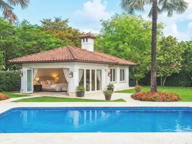 7-bedroom home for sale in Coral Gables - 7701 Old Cutler Rd - MondialRealty