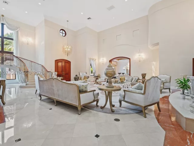 7-bedroom home for sale in Coral Gables - 7701 Old Cutler Rd - MondialRealty