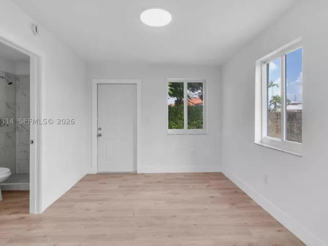 3-bedroom home for sale in Miami - 11445 SW 43rd Ter - MondialRealty