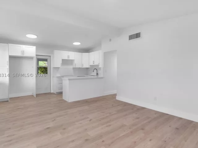 3-bedroom home for sale in Miami - 11445 SW 43rd Ter - MondialRealty