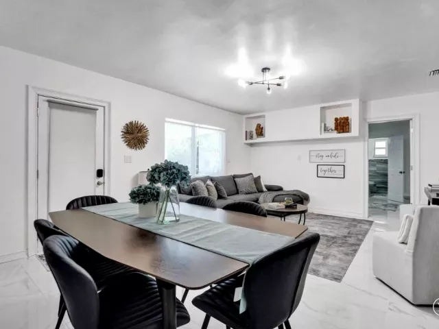 2-bedroom home for rent in Hollywood - 2001 Washington Street - MondialRealty