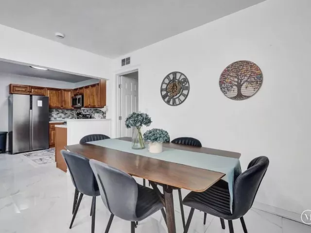 2-bedroom home for rent in Hollywood - 2001 Washington Street - MondialRealty