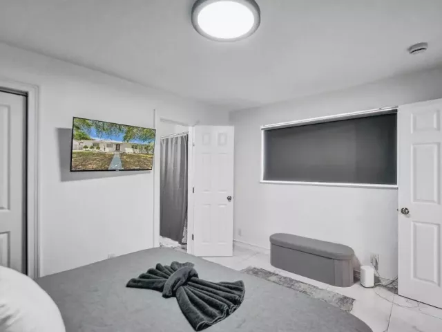 2-bedroom home for rent in Hollywood - 2001 Washington Street - MondialRealty