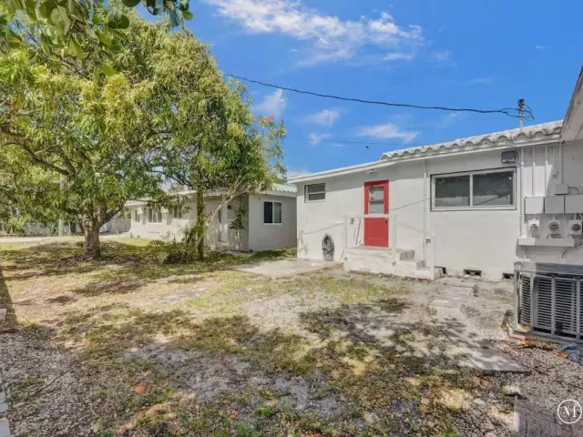 2-bedroom home for rent in Hollywood - 2001 Washington Street - MondialRealty