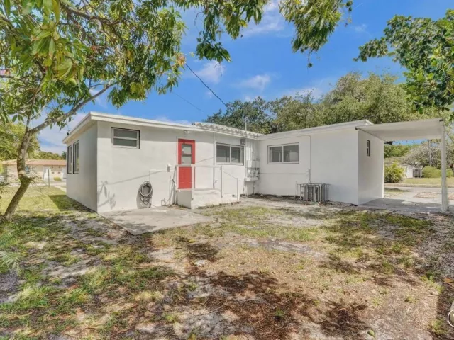2-bedroom home for rent in Hollywood - 2001 Washington Street - MondialRealty