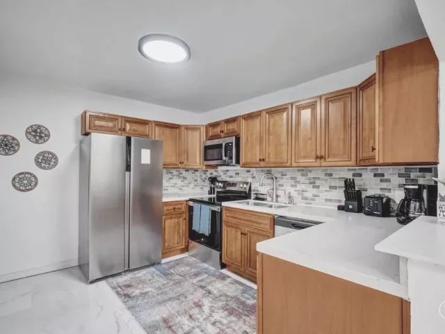 2-bedroom home for rent in Hollywood - 2001 Washington Street - MondialRealty
