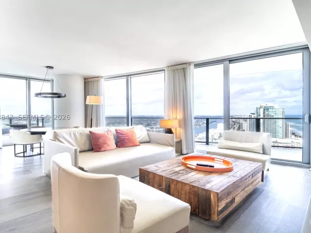 1-bedroom condo for sale in Hollywood - 4111 S Ocean Dr 3112 - MondialRealty