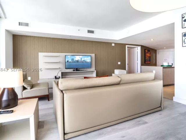1-bedroom condo for sale in Hollywood - 4111 S Ocean Dr 3112 - MondialRealty