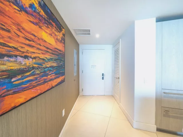 1-bedroom condo for sale in Hollywood - 4111 S Ocean Dr 3112 - MondialRealty