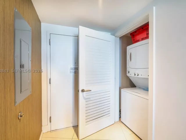 1-bedroom condo for sale in Hollywood - 4111 S Ocean Dr 3112 - MondialRealty