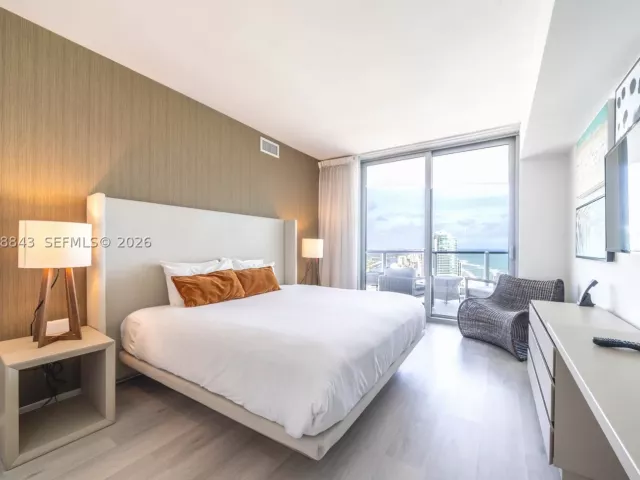 1-bedroom condo for sale in Hollywood - 4111 S Ocean Dr 3112 - MondialRealty