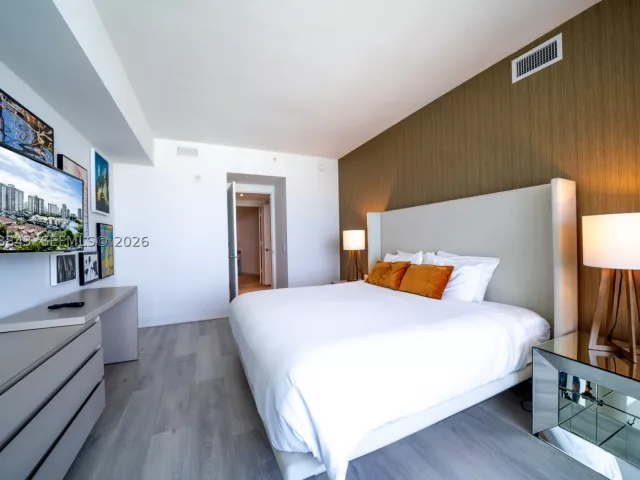 1-bedroom condo for sale in Hollywood - 4111 S Ocean Dr 3112 - MondialRealty