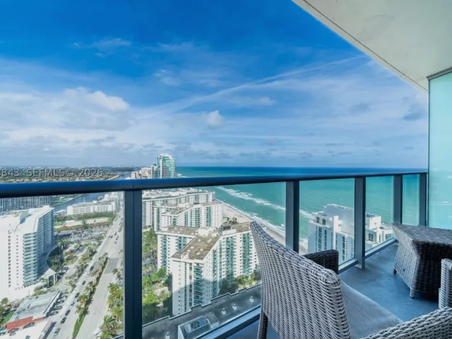 1-bedroom condo for sale in Hollywood - 4111 S Ocean Dr 3112 - MondialRealty
