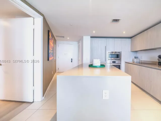 1-bedroom condo for sale in Hollywood - 4111 S Ocean Dr 3112 - MondialRealty