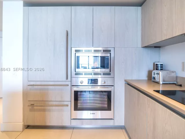 1-bedroom condo for sale in Hollywood - 4111 S Ocean Dr 3112 - MondialRealty