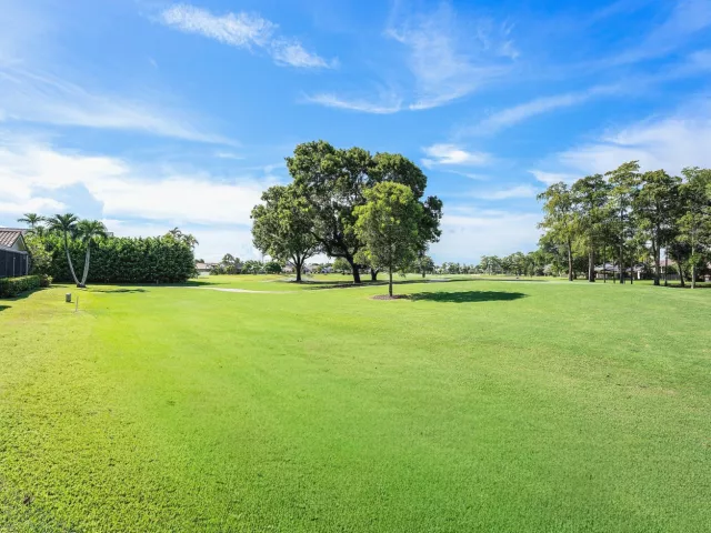 3-bedroom home for sale in Boca Raton - 10775 Boca Woods Lane - MondialRealty
