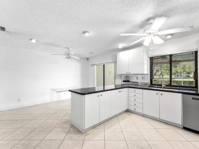 3-bedroom home for sale in Boca Raton - 10775 Boca Woods Lane - MondialRealty