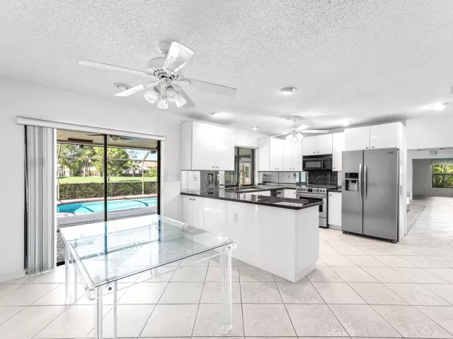 3-bedroom home for sale in Boca Raton - 10775 Boca Woods Lane - MondialRealty