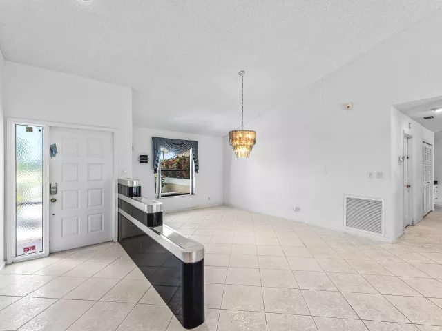 3-bedroom home for sale in Boca Raton - 10775 Boca Woods Lane - MondialRealty