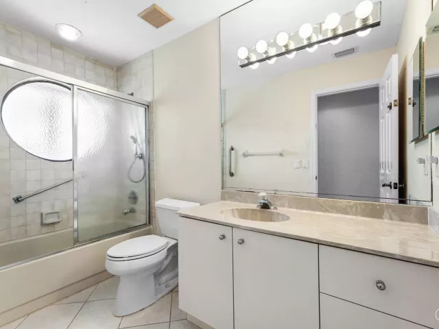 3-bedroom home for sale in Boca Raton - 10775 Boca Woods Lane - MondialRealty