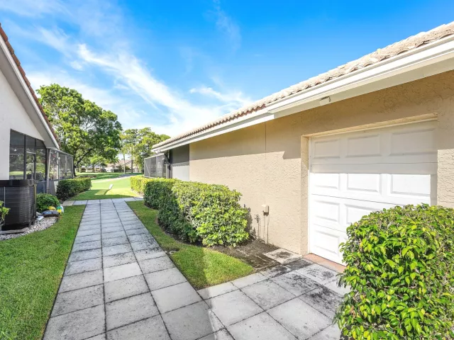 3-bedroom home for sale in Boca Raton - 10775 Boca Woods Lane - MondialRealty