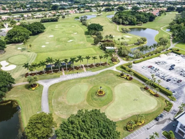 3-bedroom home for sale in Boca Raton - 10775 Boca Woods Lane - MondialRealty