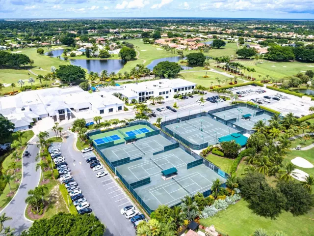 3-bedroom home for sale in Boca Raton - 10775 Boca Woods Lane - MondialRealty