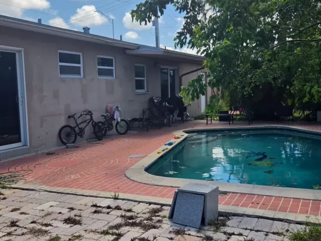3-bedroom home for sale in Deerfield Beach - 601 W Sample Rd - MondialRealty