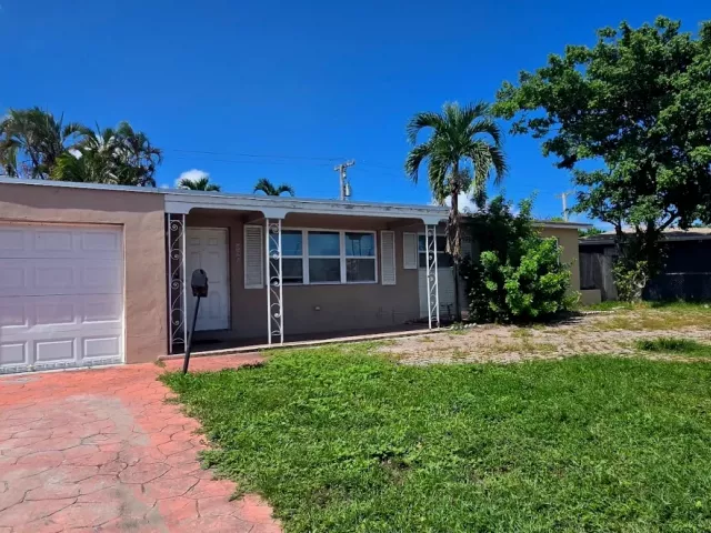 3-bedroom home for sale in Deerfield Beach - 601 W Sample Rd - MondialRealty