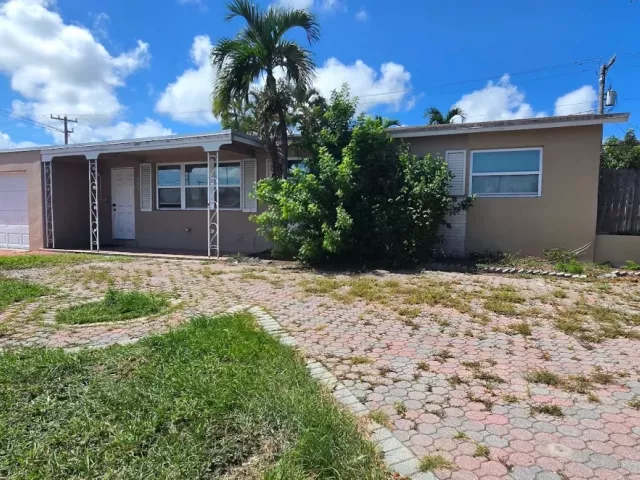 3-bedroom home for sale in Deerfield Beach - 601 W Sample Rd - MondialRealty