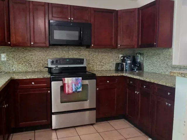3-bedroom home for sale in Deerfield Beach - 601 W Sample Rd - MondialRealty
