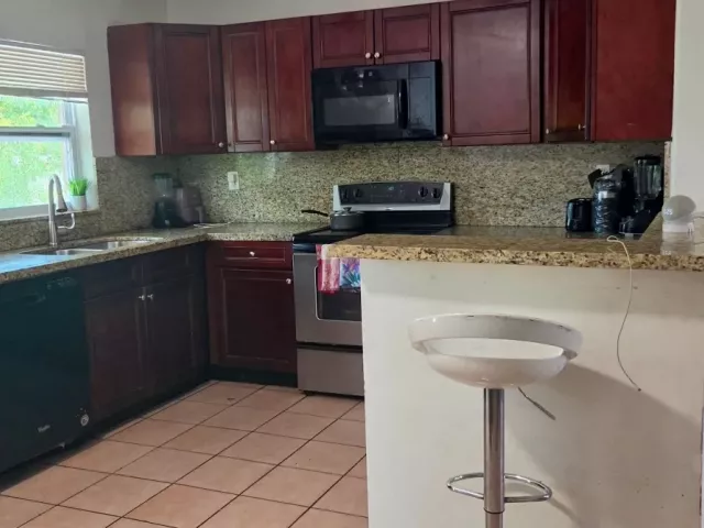 3-bedroom home for sale in Deerfield Beach - 601 W Sample Rd - MondialRealty