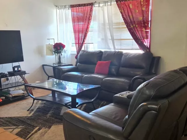 3-bedroom home for sale in Deerfield Beach - 601 W Sample Rd - MondialRealty