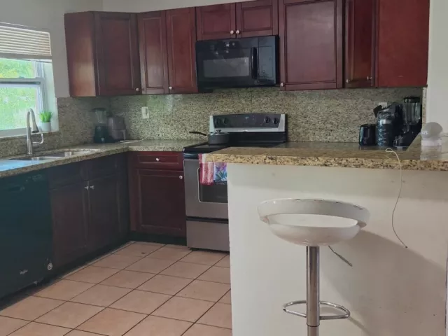 3-bedroom home for sale in Deerfield Beach - 601 W Sample Rd - MondialRealty