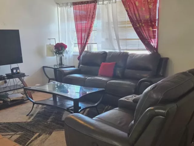 3-bedroom home for sale in Deerfield Beach - 601 W Sample Rd - MondialRealty