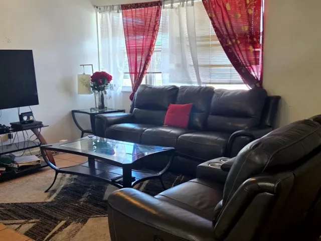 3-bedroom home for sale in Deerfield Beach - 601 W Sample Rd - MondialRealty