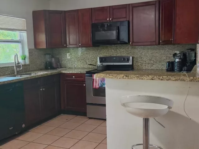 3-bedroom home for sale in Deerfield Beach - 601 W Sample Rd - MondialRealty