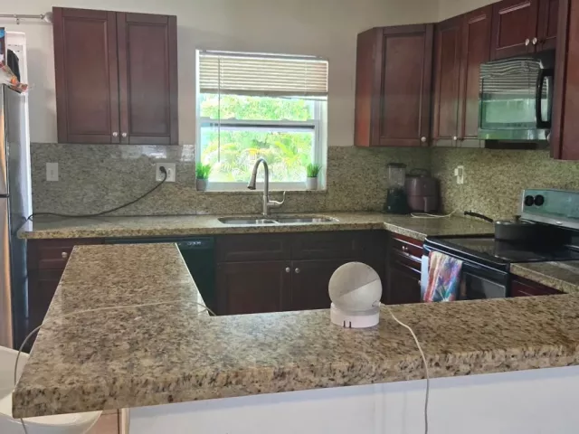 3-bedroom home for sale in Deerfield Beach - 601 W Sample Rd - MondialRealty