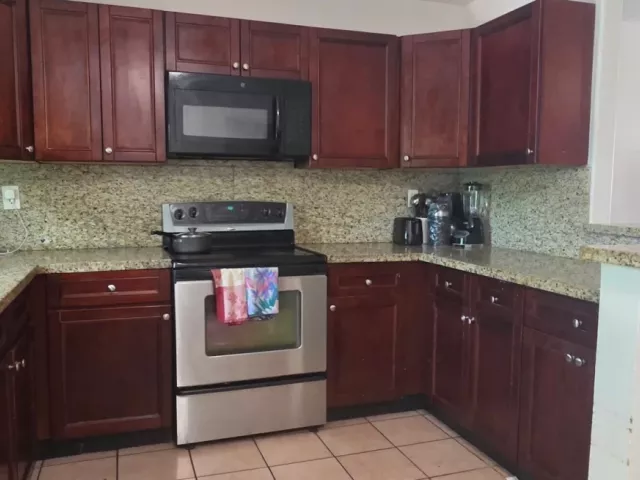 3-bedroom home for sale in Deerfield Beach - 601 W Sample Rd - MondialRealty